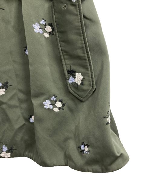 patou（パトゥ）PATOU (パトゥ) 刺繍ベルテッドノースリーブワンピース オリーブ サイズ:38の古着・服飾アイテム