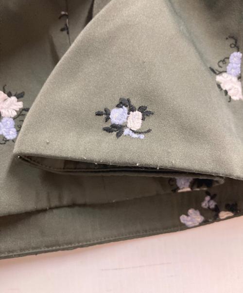 patou（パトゥ）PATOU (パトゥ) 刺繍ベルテッドノースリーブワンピース オリーブ サイズ:38の古着・服飾アイテム