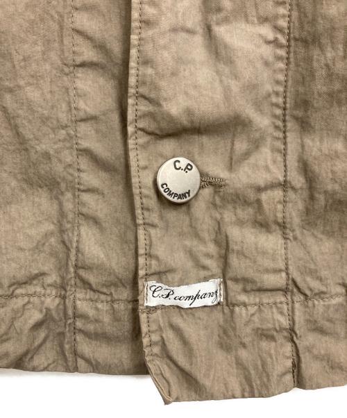 C.P COMPANY（シーピーカンパニー）C.P COMPANY (シーピーカンパニー) Garment dyed Nylon Shirt ベージュ サイズ:Mの古着・服飾アイテム