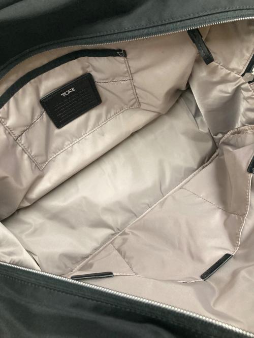 TUMI（トゥミ）TUMI (トゥミ) CORTINA BOARDING TOTE ブラックの古着・服飾アイテム