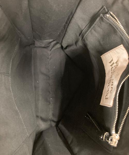 Vivienne Westwood（ヴィヴィアンウエストウッド）Vivienne Westwood (ヴィヴィアンウエストウッド) elite (エリート) エナメルコンビキャンバストートバッグ ブラック×アイボリーの古着・服飾アイテム