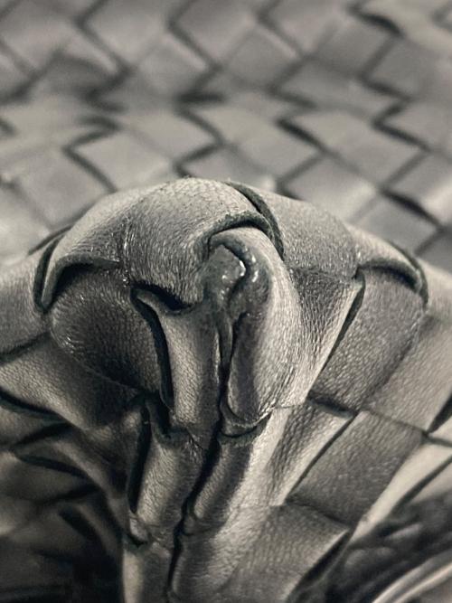 BOTTEGA VENETA（ボッテガベネタ）BOTTEGA VENETA (ボッテガベネタ) ミニ ザ・ツイスト イントレチャート ブラックの古着・服飾アイテム