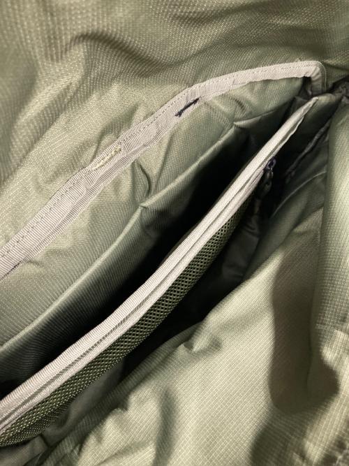THULE（スーリー）THULE (スーリー) PARAMOUNT CROSSBODY ブラックの古着・服飾アイテム