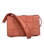 BOTTEGA VENETAボッテガベネタ）の古着「カセットショルダーバッグ」｜ピンク