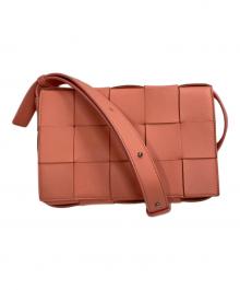 BOTTEGA VENETA（ボッテガベネタ）の古着「カセットショルダーバッグ」｜ピンク