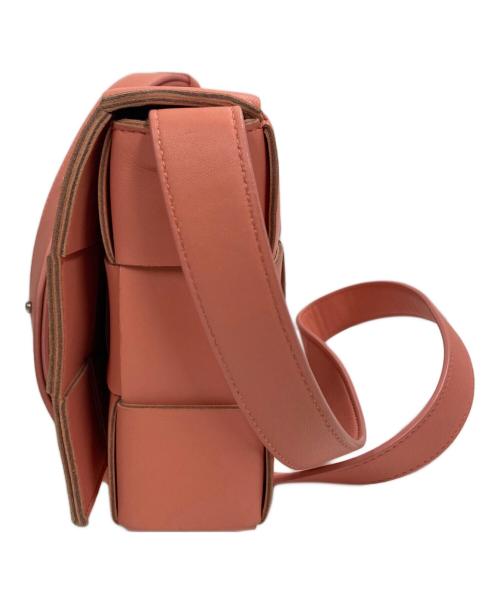 BOTTEGA VENETA（ボッテガベネタ）BOTTEGA VENETA (ボッテガベネタ) カセットショルダーバッグ ピンクの古着・服飾アイテム