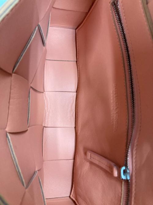 BOTTEGA VENETA（ボッテガベネタ）BOTTEGA VENETA (ボッテガベネタ) カセットショルダーバッグ ピンクの古着・服飾アイテム