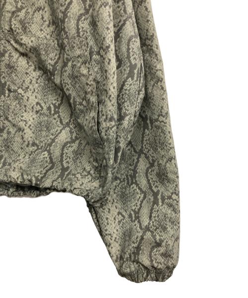 stussy（ステューシー）stussy (ステューシー) BEACH SHELL SNAKE PRINT NYLON JACKET オリーブ サイズ:Lの古着・服飾アイテム
