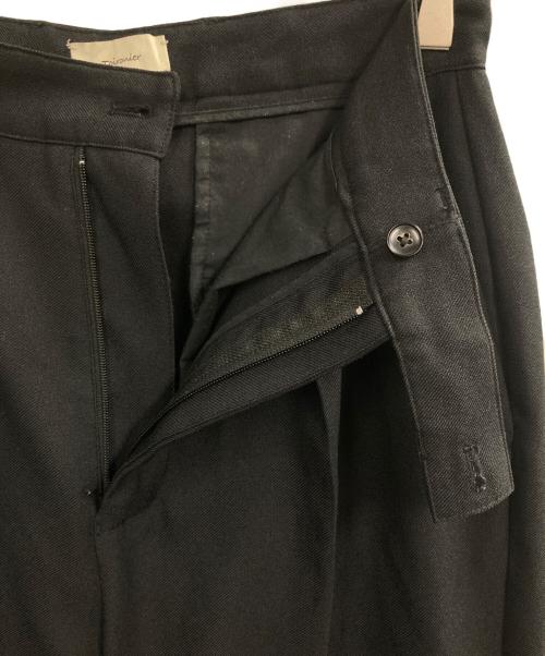 Toironier（トワロニエ）Toironier (トワロニエ) 2tuck Tapered Pants ブラック サイズ:1の古着・服飾アイテム