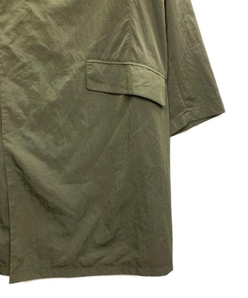BLUEFLAG（ブルーフラッグ）BLUEFLAG (ブルーフラッグ) ナイロンコート オリーブ サイズ:Lの古着・服飾アイテム