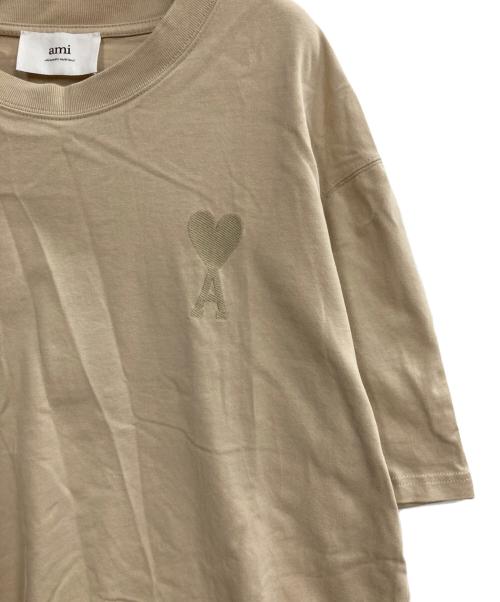 AMI Alexandre Mattiussi（アミアレクサンドルマテュッシ）AMI Alexandre Mattiussi (アミアレクサンドルマテュッシ) 刺繍Tシャツ ベージュ サイズ:XLの古着・服飾アイテム