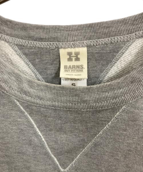 BARNS OUTFITTERS（バーンズアウトフィッターズ）BARNS OUTFITTERS (バーンズアウトフィッターズ) Vガゼットスウェット グレー サイズ:Sの古着・服飾アイテム