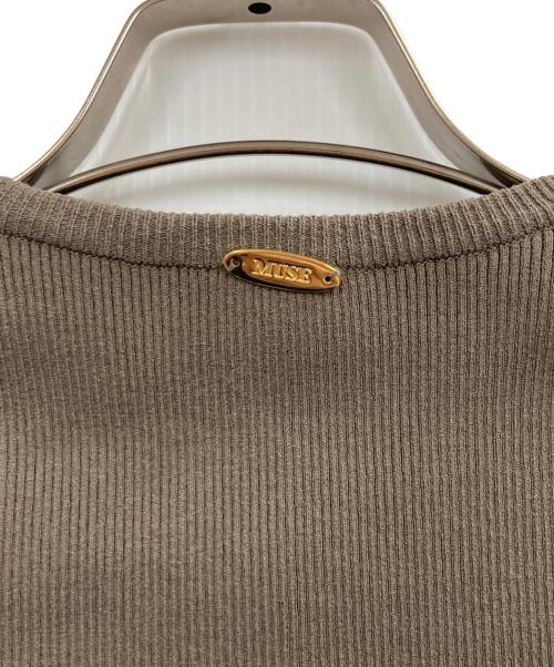 MUSE de Deuxieme Classe（ミューズ ドゥーズィエム クラス）MUSE de Deuxieme Classe (ミューズ ドゥーズィエム クラス) Diner B RIB クルーネックプルオーバー オリーブ サイズ:記載なし（実寸サイズを参照ください）の古着・服飾アイテム