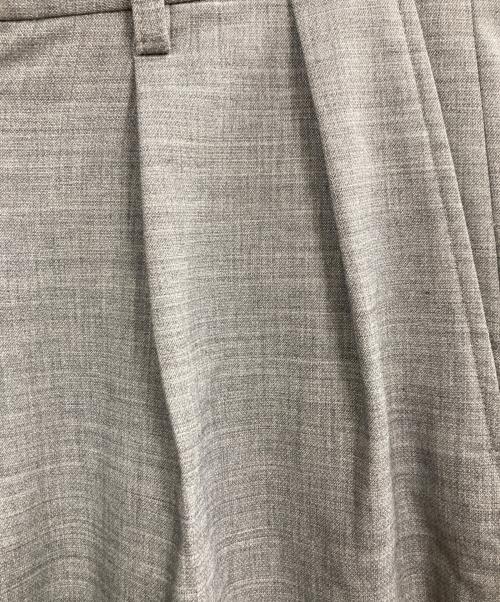 UNFOLLOW（アンフォロー）UNFOLLOW (アンフォロー) doublecross 2tuck wide slacks グレー サイズ:3の古着・服飾アイテム