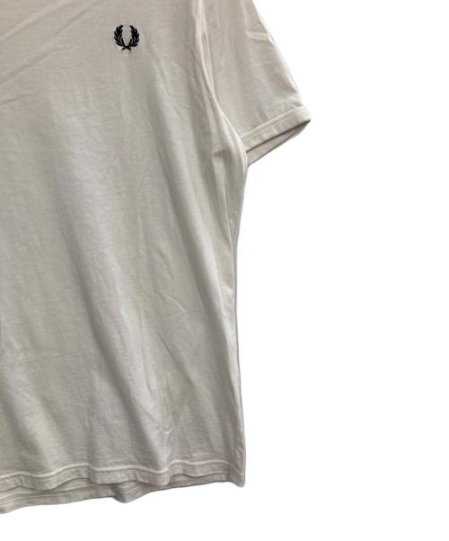 FRED PERRY（フレッドペリー）FRED PERRY (フレッドペリー) 胸刺繍Tシャツ ホワイト サイズ:Lの古着・服飾アイテム