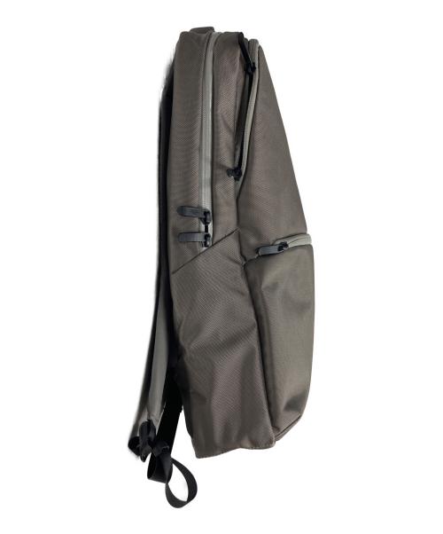 THE NORTH FACE（ザ ノース フェイス）THE NORTH FACE (ザ ノース フェイス) SHUTTLE DAYPACK SLIM グレーの古着・服飾アイテム