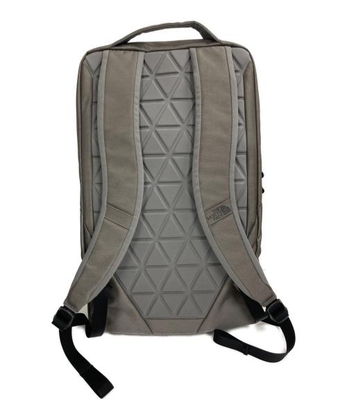 THE NORTH FACE（ザ ノース フェイス）THE NORTH FACE (ザ ノース フェイス) SHUTTLE DAYPACK SLIM グレーの古着・服飾アイテム