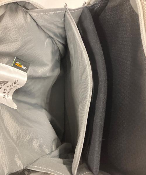 THE NORTH FACE（ザ ノース フェイス）THE NORTH FACE (ザ ノース フェイス) SHUTTLE DAYPACK SLIM グレーの古着・服飾アイテム