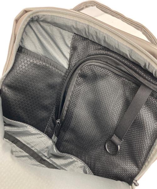 THE NORTH FACE（ザ ノース フェイス）THE NORTH FACE (ザ ノース フェイス) SHUTTLE DAYPACK SLIM グレーの古着・服飾アイテム