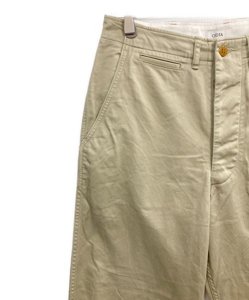 CIOTA（シオタ）CIOTA (シオタ) スビンコットンウエポンチノパンツ ベージュ サイズ:4の古着・服飾アイテム