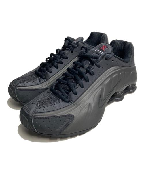 NIKE（ナイキ）NIKE (ナイキ) NIKE SHOX R4 BLACK/BLACK-BLACK-BRIGHT CRIMSON ブラック サイズ:27.5cmの古着・服飾アイテム