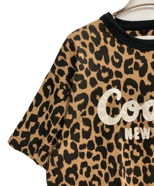 COACH（コーチ）COACH (コーチ) レオパード カーシヴ シグネチャー クロップド Tシャツ ブラウン サイズ:XSの古着・服飾アイテム