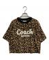 COACH（コーチ）の古着「レオパード カーシヴ シグネチャー クロップド Tシャツ」｜ブラウン