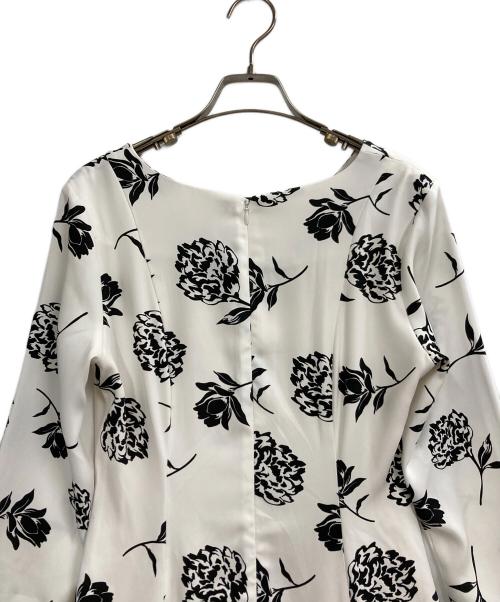 JENNE（ジェンヌ）JENNE (ジェンヌ) フレアワンピース ホワイト サイズ:Ｍの古着・服飾アイテム