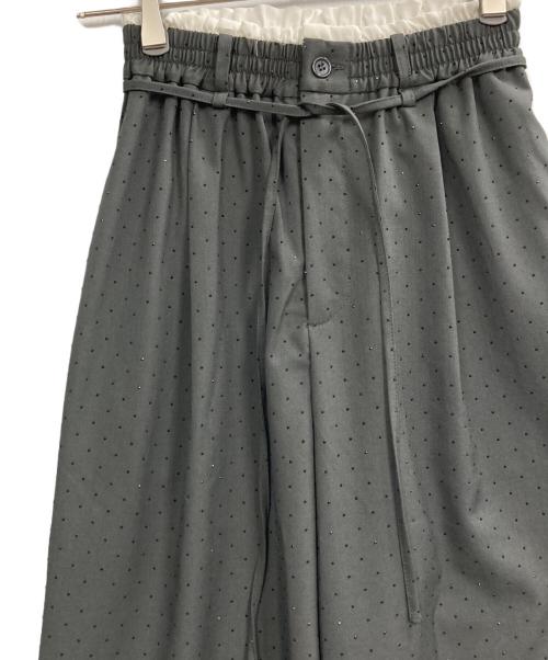 mystic（ミスティック）mystic (ミスティック) ラインストーンWベルトパンツ グレーの古着・服飾アイテム