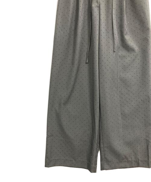 mystic（ミスティック）mystic (ミスティック) ラインストーンWベルトパンツ グレーの古着・服飾アイテム