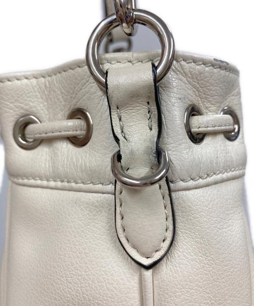 MIU MIU（ミュウミュウ）MIU MIU (ミュウミュウ) レザー タッセル 巾着 2WAYショルダーバッグ ホワイトの古着・服飾アイテム