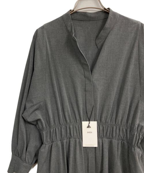 INED（イネド）INED (イネド) バンドカラーワンピース グレー サイズ:7 未使用品の古着・服飾アイテム