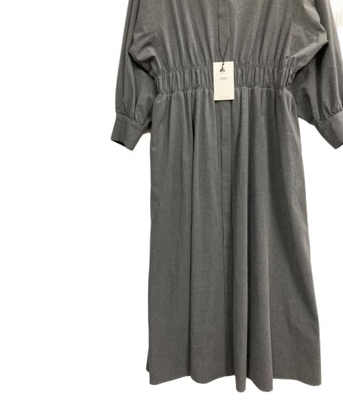 INED（イネド）INED (イネド) バンドカラーワンピース グレー サイズ:7 未使用品の古着・服飾アイテム