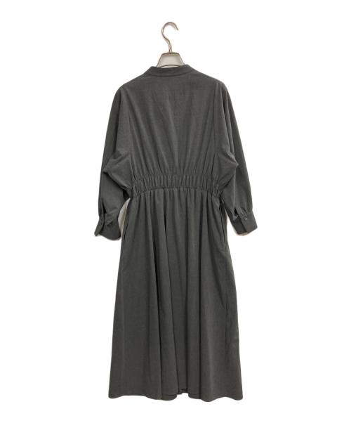 INED（イネド）INED (イネド) バンドカラーワンピース グレー サイズ:7 未使用品の古着・服飾アイテム