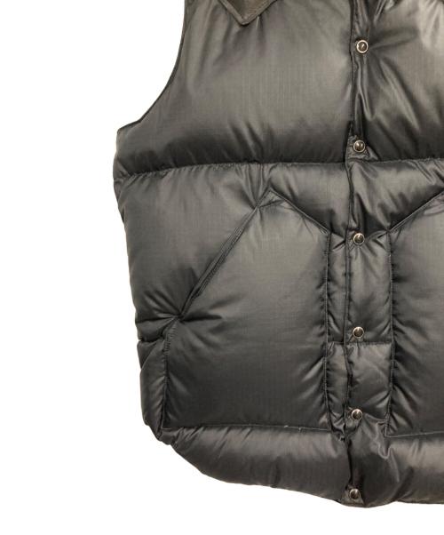 RockyMountainFeatherBed（ロッキーマウンテンフェザーベッド）RockyMountainFeatherBed (ロッキーマウンテンフェザーベッド) BEAMS (ビームス) クリスティダウンベスト ブラック サイズ:38の古着・服飾アイテム