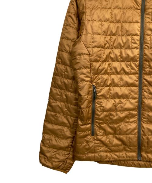 Patagonia（パタゴニア）Patagonia (パタゴニア) ナノ パフ フィッツロイ トラウト フーディ ゴールド サイズ:Sの古着・服飾アイテム