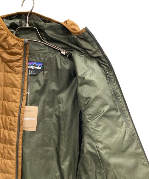 Patagonia（パタゴニア）Patagonia (パタゴニア) ナノ パフ フィッツロイ トラウト フーディ ゴールド サイズ:Sの古着・服飾アイテム