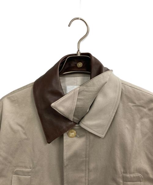 cornier（コルニエ）cornier (コルニエ) LEATHER COLLAR FINX/ZIMBABWE COTTON TWILL BLOUSON ベージュ サイズ:Mの古着・服飾アイテム