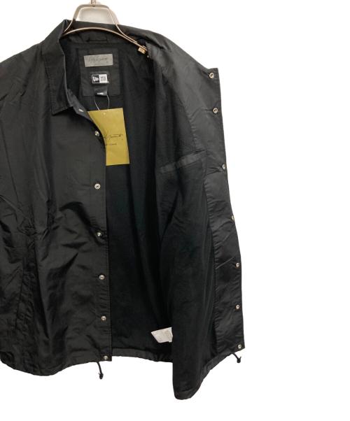 New Era（ニューエラ）New Era (ニューエラ) YOHJI YAMAMOTO (ヨウジヤマモト) 23SS ダリア コーチジャケット ブラック サイズ:XL 未使用品の古着・服飾アイテム