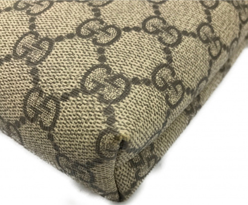 GUCCI（グッチ）GUCCI (グッチ) GGスプリームフラットメッセンジャーバッグ ベージュ GG 471454 493075の古着・服飾アイテム