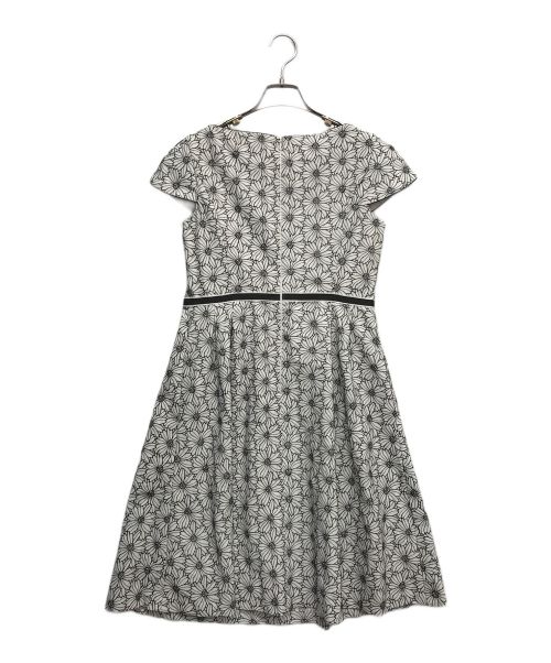 TOCCA（トッカ）TOCCA (トッカ) フラワー刺繍ワンピース ホワイト×ブラック サイズ:4の古着・服飾アイテム