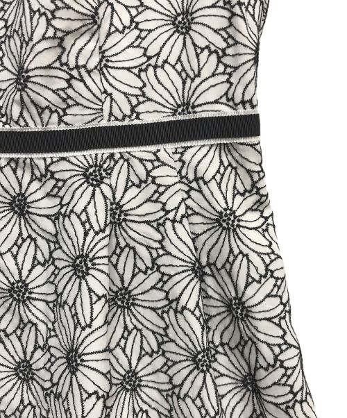 TOCCA（トッカ）TOCCA (トッカ) フラワー刺繍ワンピース ホワイト×ブラック サイズ:4の古着・服飾アイテム