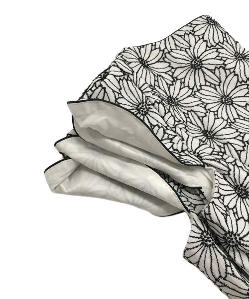 TOCCA（トッカ）TOCCA (トッカ) フラワー刺繍ワンピース ホワイト×ブラック サイズ:4の古着・服飾アイテム