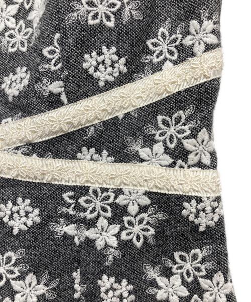 TOCCA（トッカ）TOCCA (トッカ) ノースリーフフラワー刺繍ワンピース グレー サイズ:2の古着・服飾アイテム