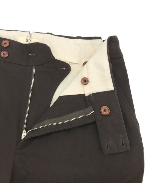 G.T.A（ジーティーアー）G.T.A (ジーティーアー) COMFORT コットンスラックス ブラウン サイズ:46の古着・服飾アイテム