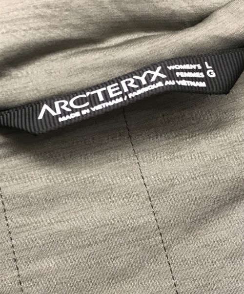 ARC'TERYX（アークテリクス）ARC'TERYX (アークテリクス) ATREL HOODED SHACKET カーキ サイズ:Lの古着・服飾アイテム