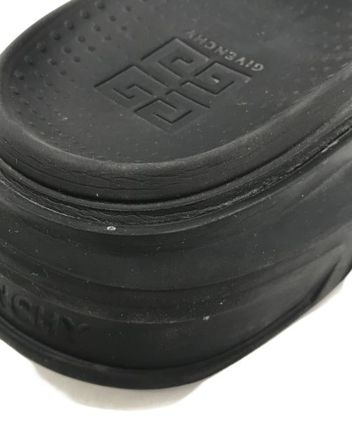 GIVENCHY（ジバンシィ）GIVENCHY (ジバンシィ) マシュマロフラットサンダル ブラック サイズ:40の古着・服飾アイテム