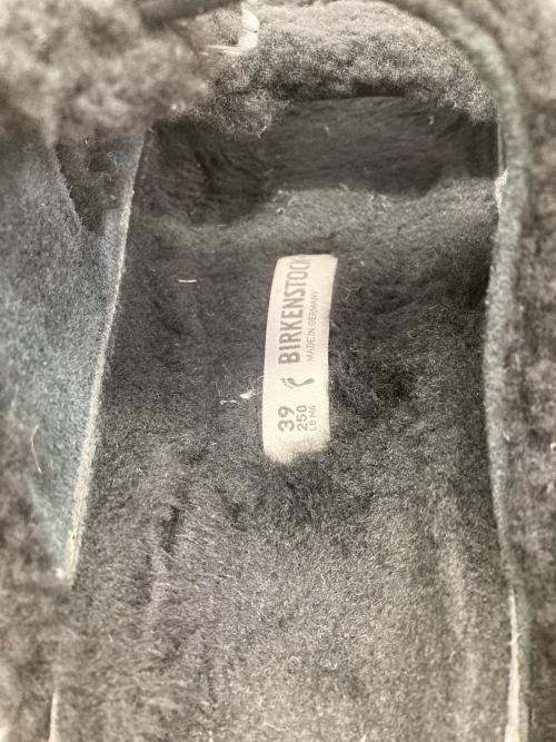 BIRKENSTOCK（ビルケンシュトック）BIRKENSTOCK (ビルケンシュトック) ARIZONA ファー サンダル ブラック サイズ:39 / 25cmの古着・服飾アイテム