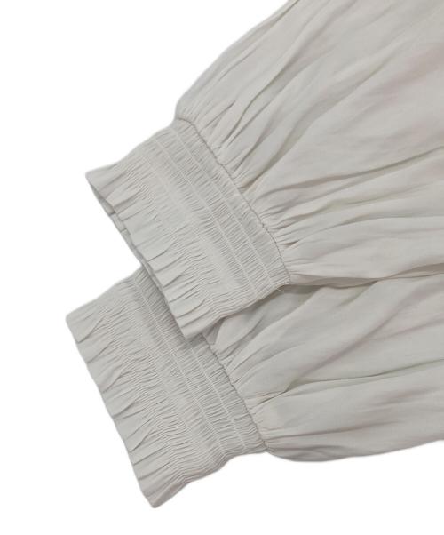 UNITED ARROWS TOKYO（ユナイテッドアローズトウキョウ）UNITED ARROWS TOKYO (ユナイテッドアローズトウキョウ) シャーリング ハイネック ブラウス ホワイト サイズ:Freeの古着・服飾アイテム