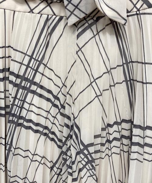 CELFORD（セルフォード）CELFORD (セルフォード) バリエーションプリーツワンピース ベージュ サイズ:36の古着・服飾アイテム